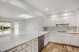 7190 SW Renee Dr, Portland, OR 97225 - Photo 8