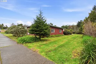 830 Chicago Ave, Bandon, OR 97411 - Photo 30