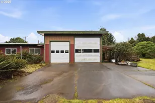 830 Chicago Ave, Bandon, OR 97411 - Photo 32