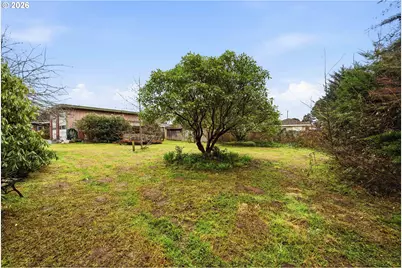 830 Chicago Ave, Bandon, OR 97411 - Photo 38