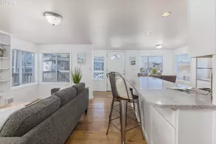 563 SW 4th St, Newport, OR 97365 - Photo 34