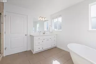 563 SW 4th St, Newport, OR 97365 - Photo 18