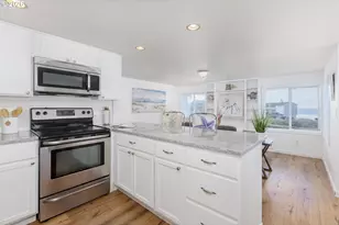 563 SW 4th St, Newport, OR 97365 - Photo 38