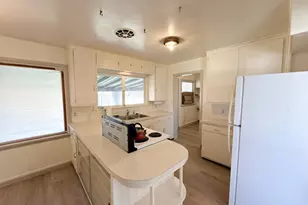 725 SW 11th St, Hermiston, OR 97838 - Photo 4