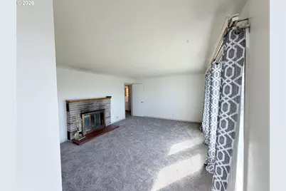 725 SW 11th St, Hermiston, OR 97838 - Photo 2