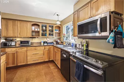 637 Tinamou Ln, Springfield, OR 97477 - Photo 10