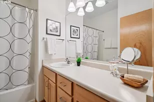 775 SW Dillan Dr, Beaverton, OR 97006 - Photo 24