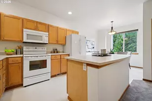 775 SW Dillan Dr, Beaverton, OR 97006 - Photo 10