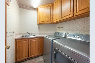 2037 Morning View Dr, Eugene, OR 97405 - Photo 26