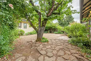 952 C St, Springfield, OR 97477 - Photo 40