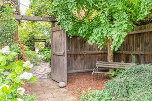 952 C St, Springfield, OR 97477 - Photo 42