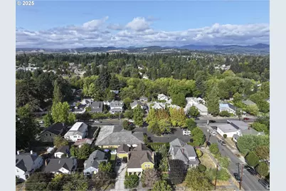 323 SE Cowls St, McMinnville, OR 97128 - Photo 16