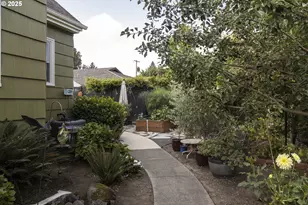 323 SE Cowls St, McMinnville, OR 97128 - Photo 14