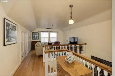 323 SE Cowls St, McMinnville, OR 97128 - Photo 12