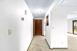 635 Collins Crest St, Gladstone, OR 97027 - Photo 6