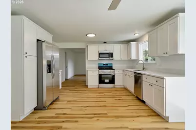 1086 Wilson St, Woodburn, OR 97071 - Photo 8