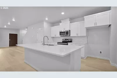 422 SW 32nd St, Battle Ground, WA 98604 - Photo 2