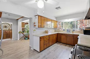 25804 Wiggins Ln, Veneta, OR 97487 - Photo 10