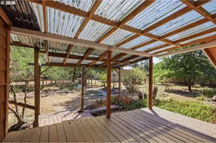 25804 Wiggins Ln, Veneta, OR 97487 - Photo 24
