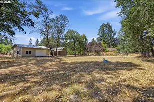 25804 Wiggins Ln, Veneta, OR 97487 - Photo 32