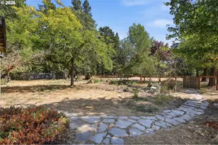 25804 Wiggins Ln, Veneta, OR 97487 - Photo 26
