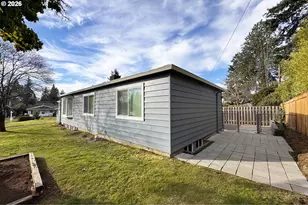 8647 NE Schuyler St, Portland, OR 97220 - Photo 24