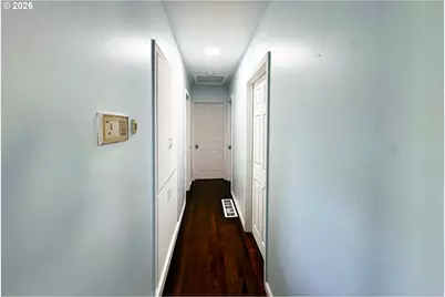 8647 NE Schuyler St, Portland, OR 97220 - Photo 10