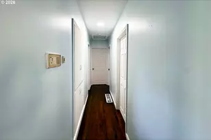 8647 NE Schuyler St, Portland, OR 97220 - Photo 10