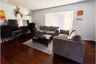 8647 NE Schuyler St, Portland, OR 97220 - Photo 10