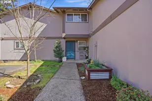 2379 SE 112th Ave, Portland, OR 97216 - Photo 2