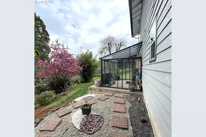 1945 Sunrise Blvd, Eugene, OR 97405 - Photo 30