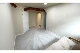 1945 Sunrise Blvd, Eugene, OR 97405 - Photo 22