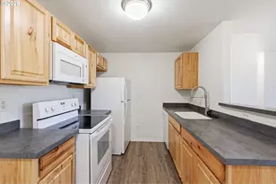 273 SE 162nd Ave, Portland, OR 97233 - Photo 10