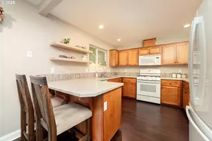 219 SW Owens Pl, Troutdale, OR 97060 - Photo 6