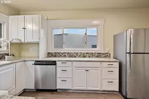 391 W 1st St, Halsey, OR 97348 - Photo 18