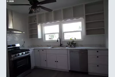 222 W 1st Ave, Riddle, OR 97469 - Photo 10