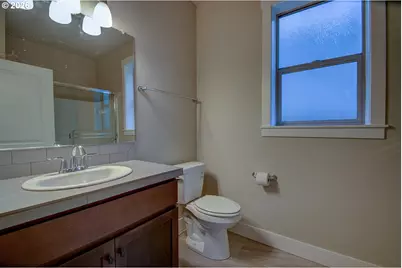 267 W Beacon Hill Dr, Longview, WA 98632 - Photo 2