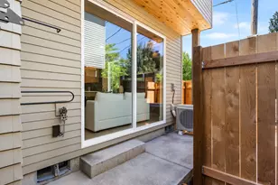 3003 NE Ainsworth St, Portland, OR 97211 - Photo 24