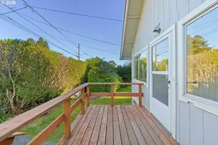 1887 Madrona St, North Bend, OR 97459 - Photo 4