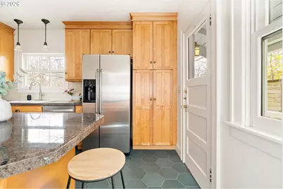 5916 N Moore Ave, Portland, OR 97217 - Photo 12