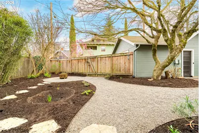 5916 N Moore Ave, Portland, OR 97217 - Photo 32