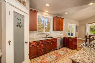 1750 E Taylor Ave, Cottage Grove, OR 97424 - Photo 8