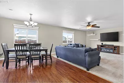 511 Paradise St, Woodburn, OR 97071 - Photo 12