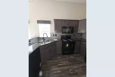 21298 NE Butler Market Rd, Bend, OR 97701 - Photo 8