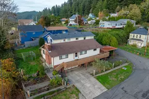 205 Marsh St, Gardiner, OR 97441 - Photo 4