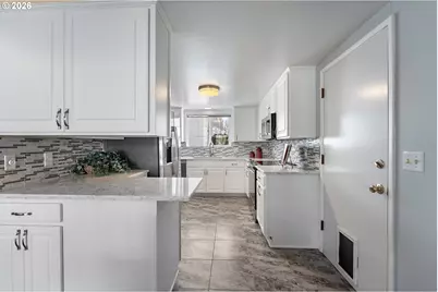 12430 SW King George Dr, King City, OR 97224 - Photo 14