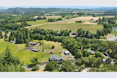 1523 Melqua Rd, Roseburg, OR 97471 - Photo 4