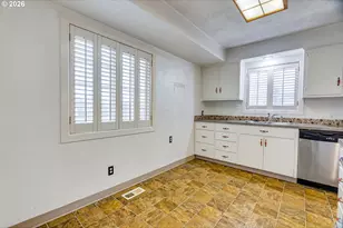 12830 Northeast Pacific Street, Portland, OR 97230 - Photo 10