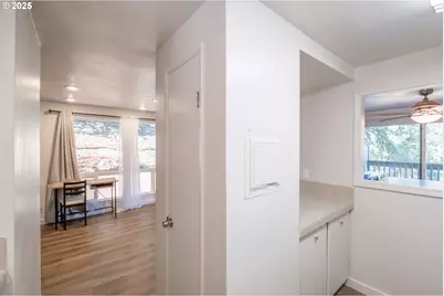 418 Stonewood Dr, Eugene, OR 97405 - Photo 8