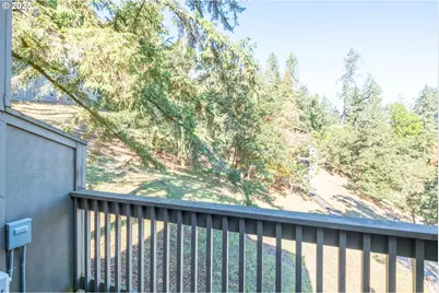 418 Stonewood Dr, Eugene, OR 97405 - Photo 10